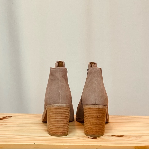 NWOB Frye Danica Dusty Rose Suede Chelsea Peep Toe Ankle Bootie Size: 8 - Picture 2 of 9